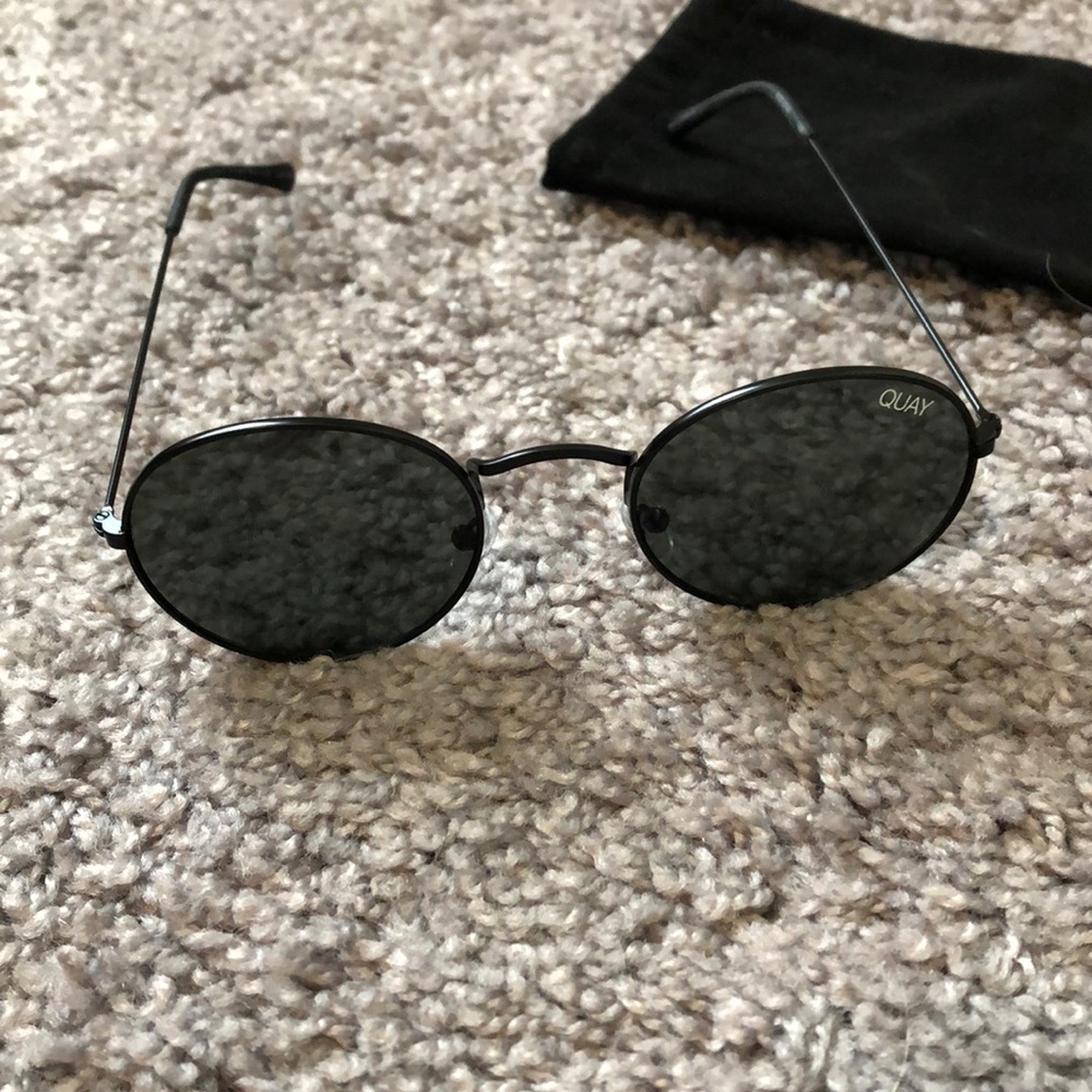 Quay black round sunglasses